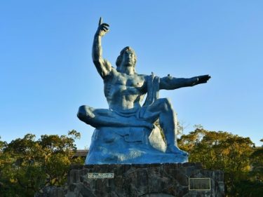 長崎の平和祈念像です。
